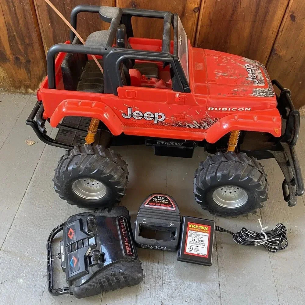 Y2K 2010 Jeep Rubicon Remote & Charger Toy Car For Kid & Adult Fun Outdoorsy